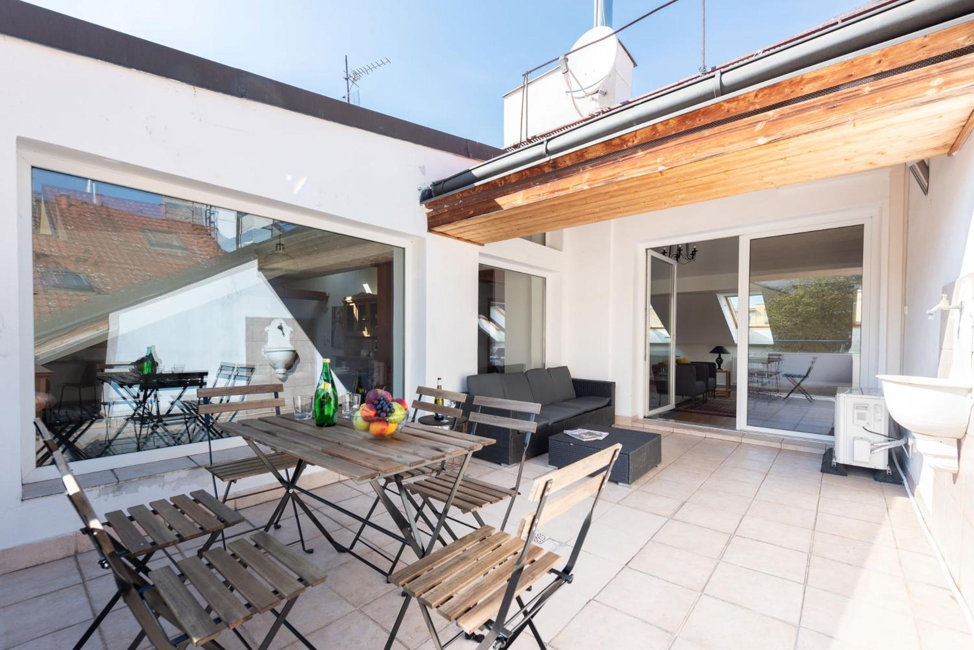 Cozy 4-bedrooms With Terrace Apartmán *