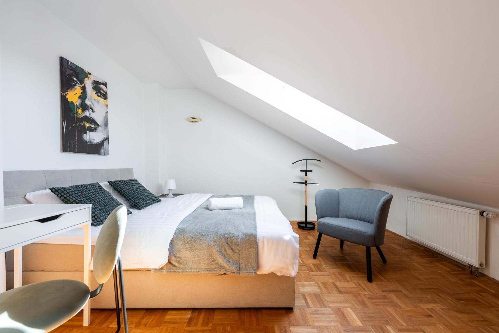 Cozy 4-bedrooms With Terrace Apartmán Praha