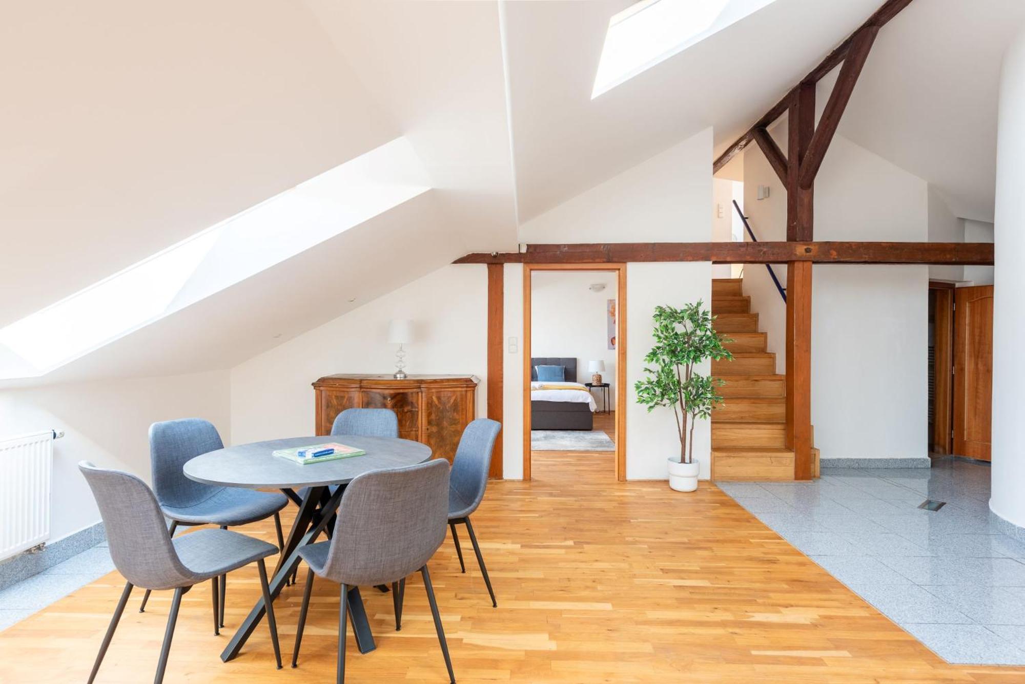 Cozy 4-bedrooms With Terrace * Praha