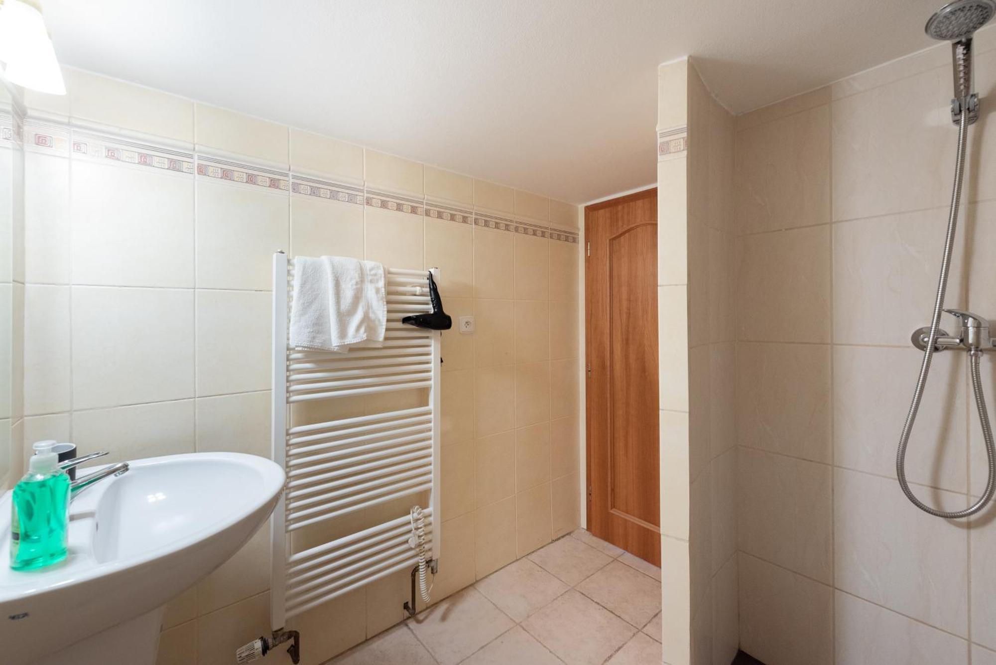 Cozy 4-bedrooms With Terrace * Praha